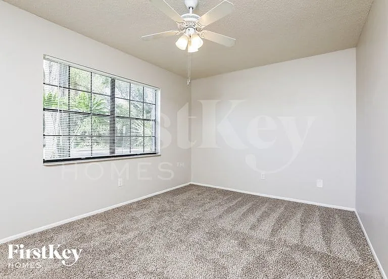 391 E Palmetto Ave — Photo 11