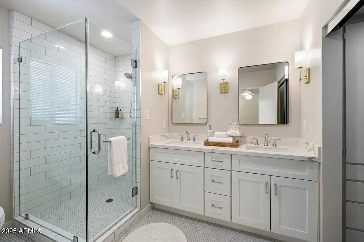 3 bed, 2.5 bath, 3409 sqft, $6,500 — Photo 2