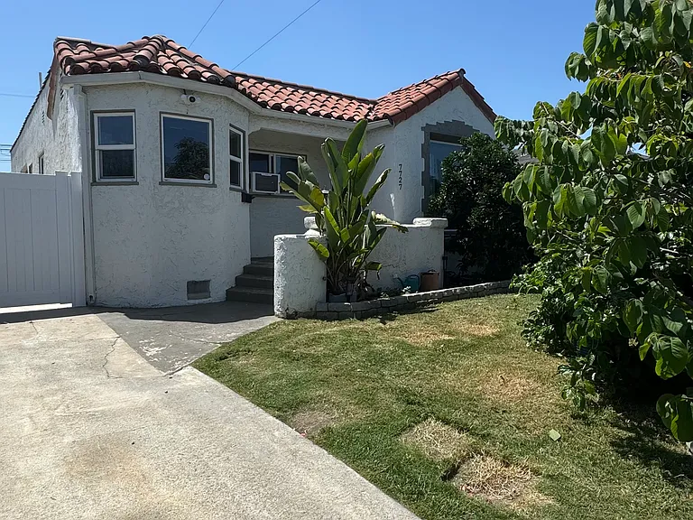 7727 S Normandie Ave — Photo 38