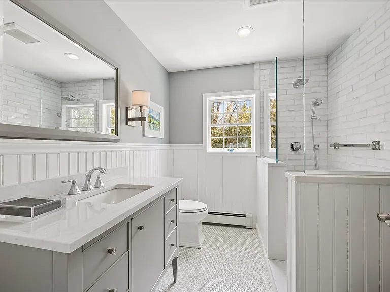2 Tracy Dr — Photo 24
