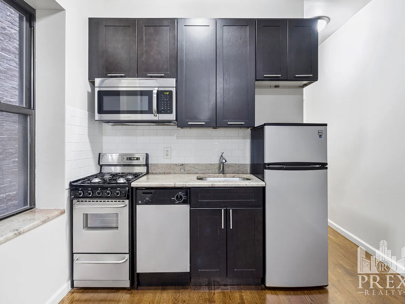 147 East 30th Street — Photo 2