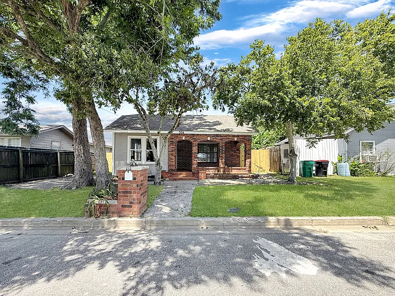 304 Stimpson St — Photo 19