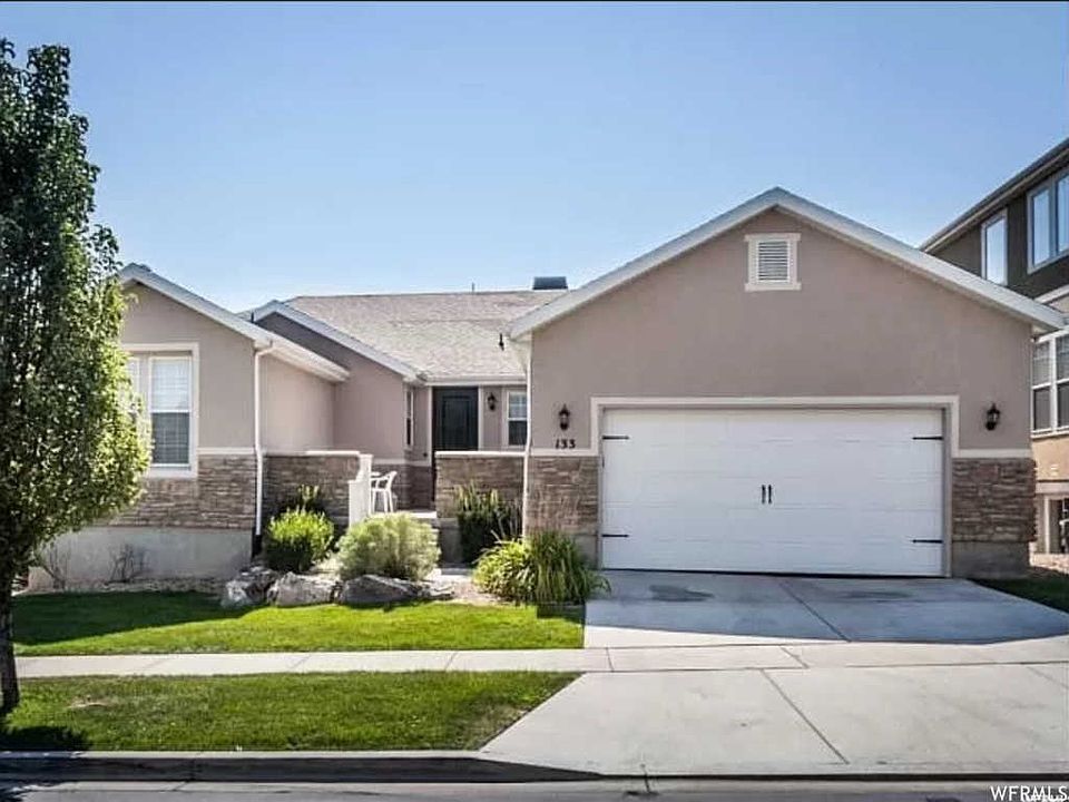1st image of 133 E Cottage Cv