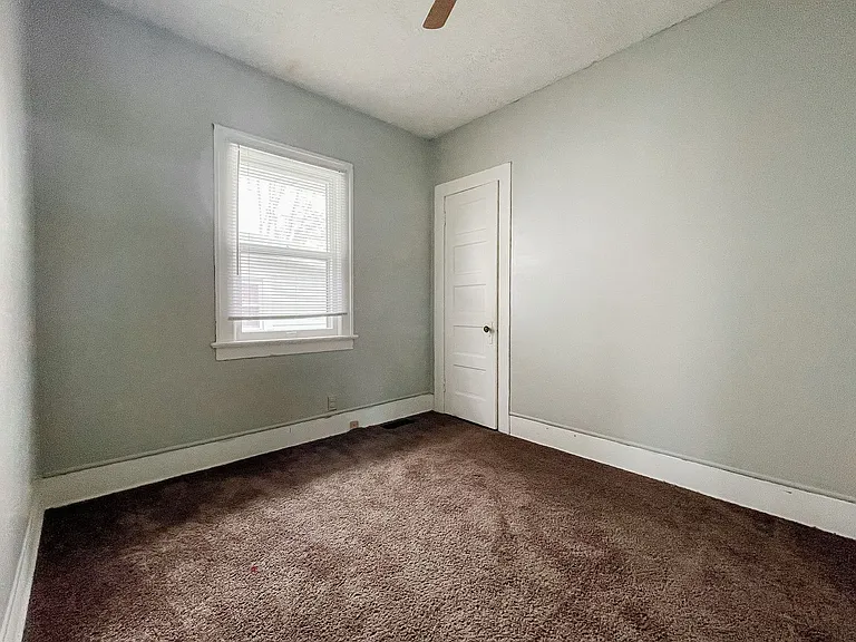 1317 W Memorial Dr — Photo 6
