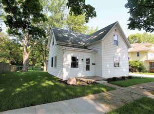 216 N Center St, Flora, IN 46929