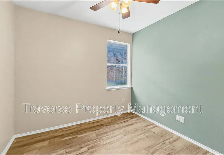 10001 Blue Bell Dr — Photo 21