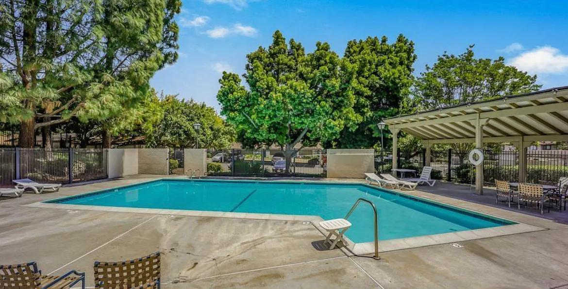 2 bed, 880 sqft, $2,645 — Photo 4