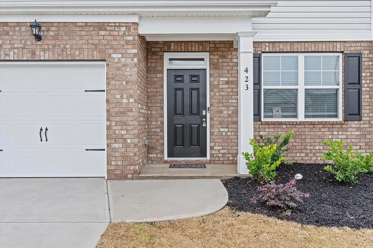 3 bed, 2.5 bath, 1663 sqft, $2,050 — Photo 4