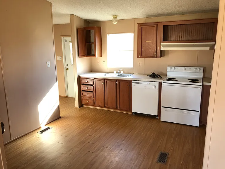 135 Enchanted Lakes Dr — Photo 7