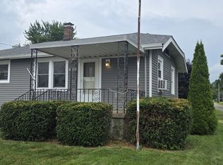 302 N 16th St, Charleston, IL 61920