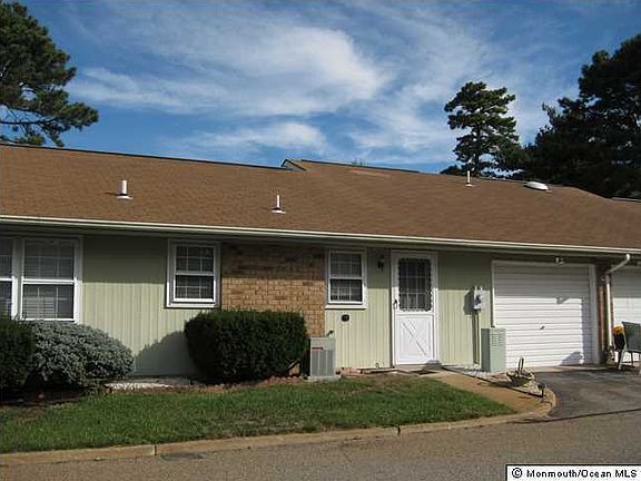 3rd image of 27 Cambridge Circle #B