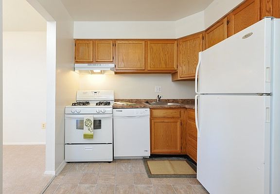 3rd image of 411 Wheaton Pl APT G