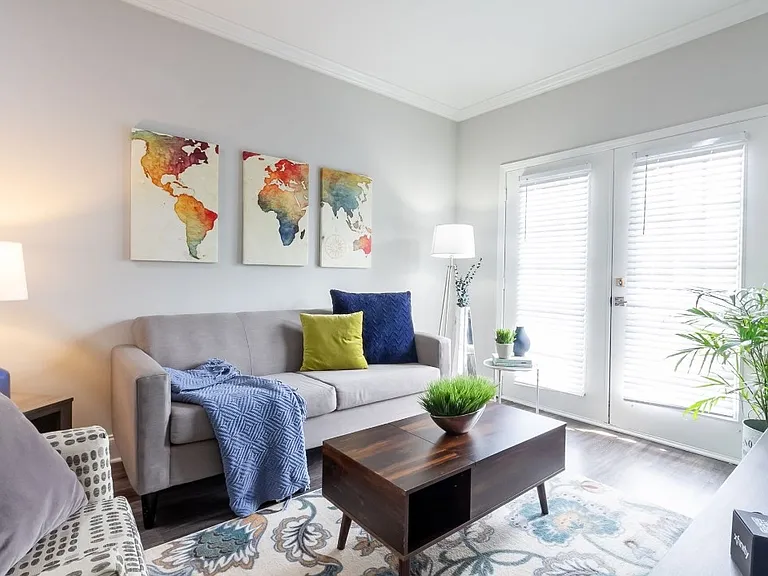 CB Lofts Apartments — Photo 4