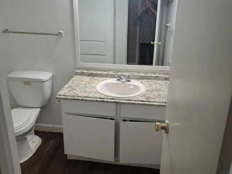 Peachtree Apartments — Photo 19