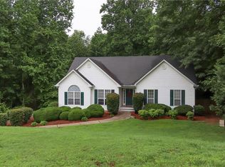 6810 Wells Ct, Cumming, GA 30028