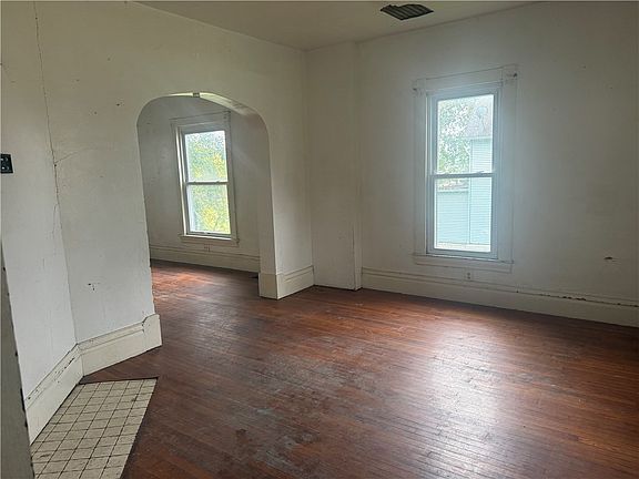 3rd image of 266 Orchard St
