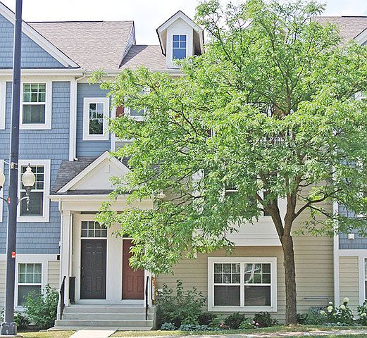 1st image of 124 Waterbury Cir
