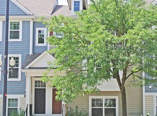 124 Waterbury Cir, Schaumburg, IL 60193