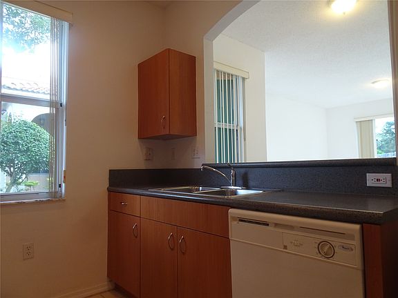 5th image of 1022 NE 42nd Pl