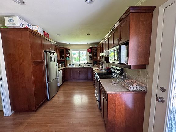 4th image of 29669 Camelot Ave