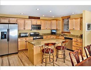 4th image of 816 Avenue F