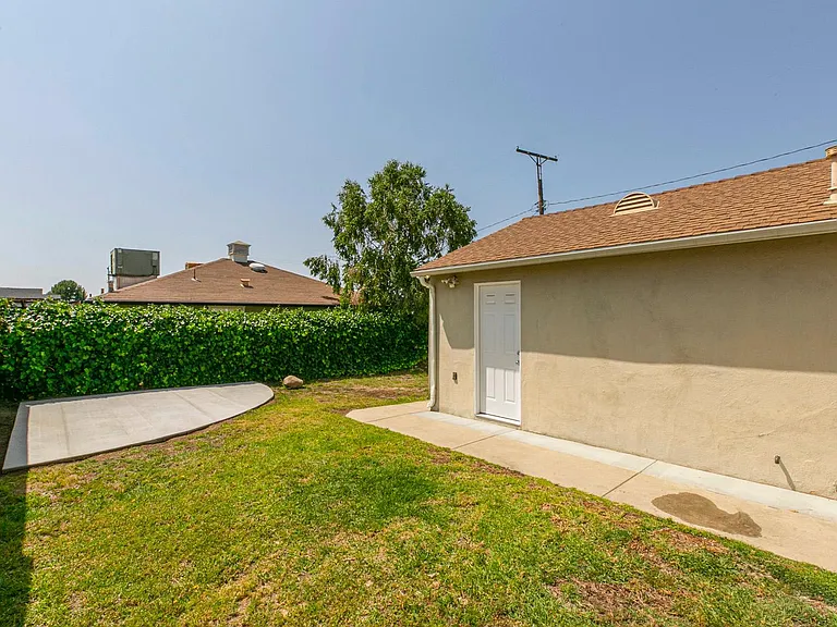 10929 Whitegate Ave — Photo 42