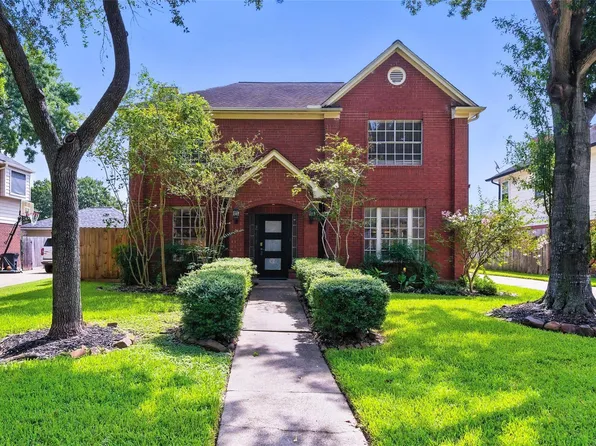 211 Aberdeen St, Stafford, TX 77477