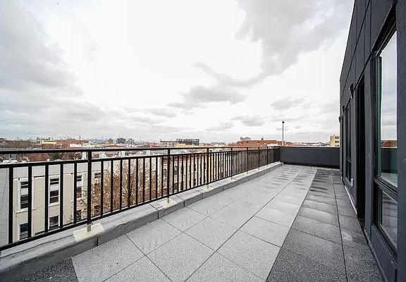 4th image of 896 Willoughby Ave #5B