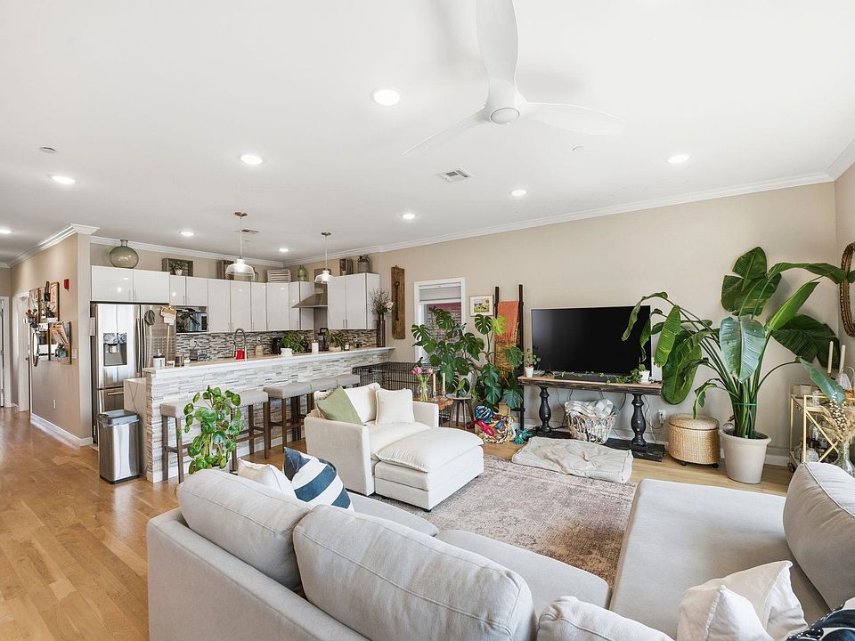 1st image of 936 Pavonia Ave #3B