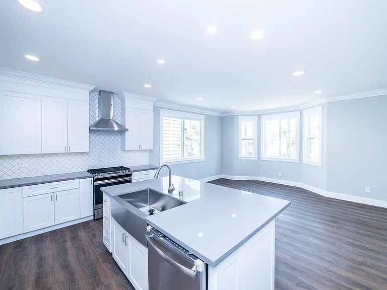 1610 E Ocean Blvd — Photo 11