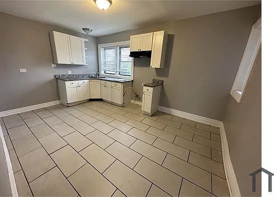 2 bed, $1,686 — Photo 2