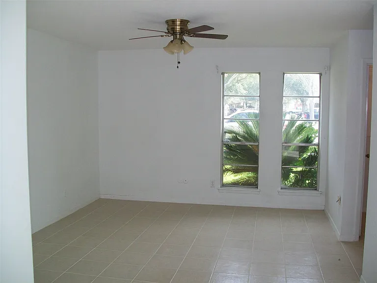 2526 Valley Forest Dr — Photo 9