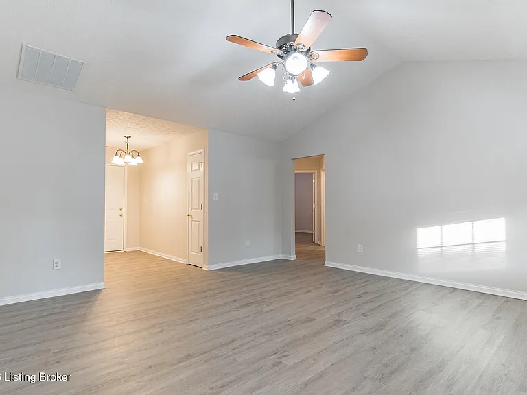 7121 Blue Stream Ct — Photo 4