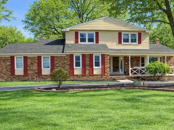 28746 Ramblewood Dr, Farmington Hills, MI 48334