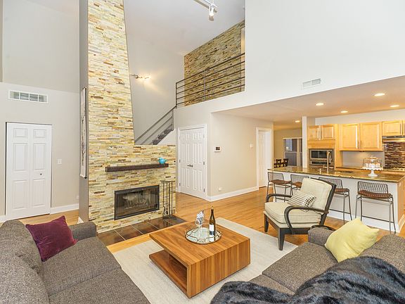 5th image of 2843 N Lincoln Ave APT 102