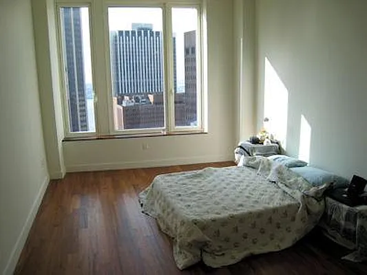 Rented by R New York | media 24