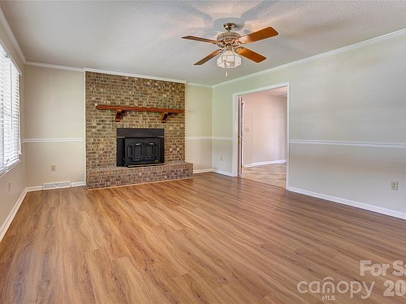 4th image of 822 Rubens Rd SW