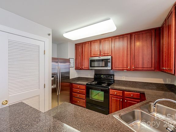 4th image of 6864 Park Place Dr