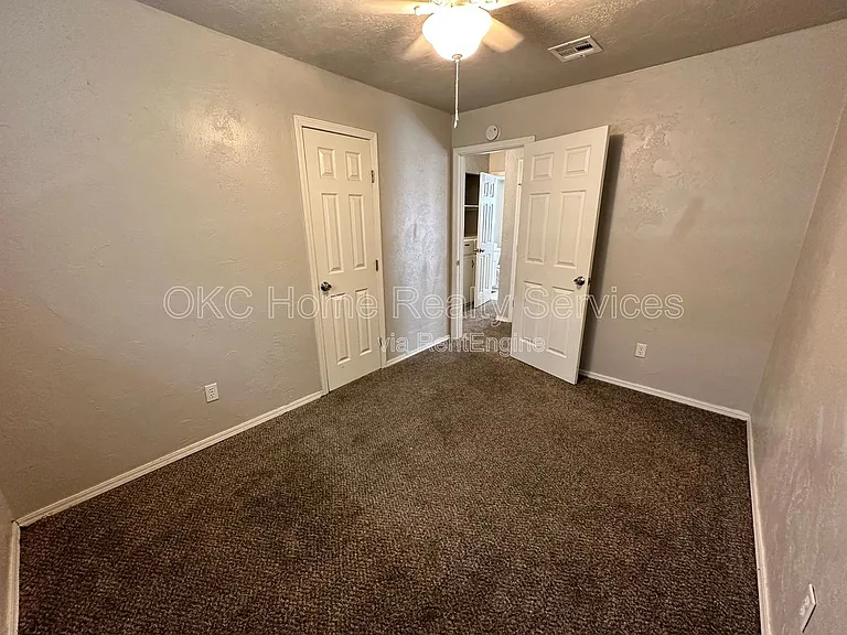 8417 S Villa Ave — Photo 16