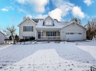 78 Rockview Dr NE, Rockford, MI 49341