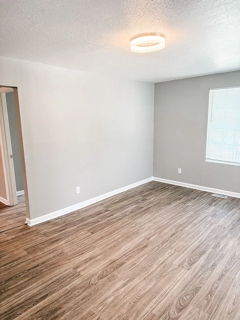 Charming 2 bedroom, 1 bathroom home located in the heart of East Knoxville — Photo 3