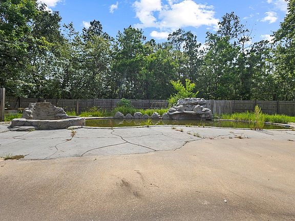 4th image of 503 Countrywood Cir