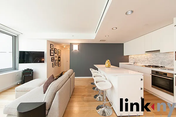 Rented by Link NY Realty | media 68