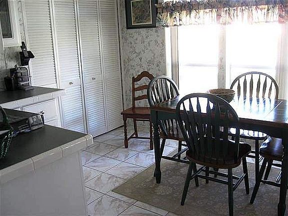 5th image of 17 Bluewater Lake Cir
