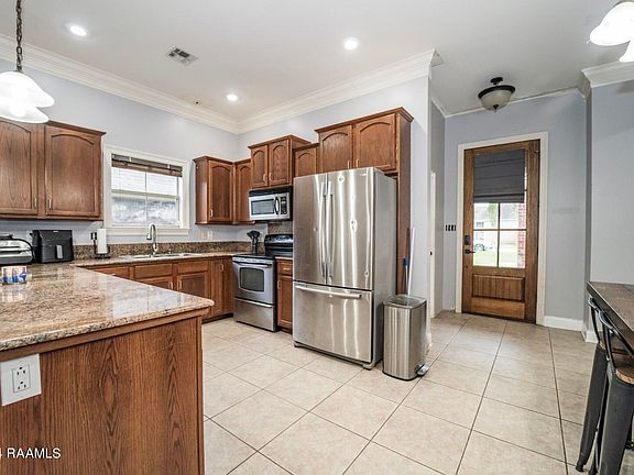 3rd image of 404 Braxton Dr