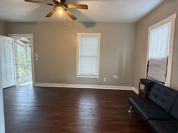 3rd image of 1108 Dallas St #2