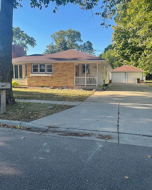 1st image of 1409 2nd Ave
