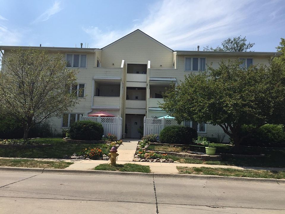 Entryway/Exterior