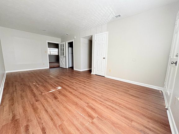 5th image of 3109 Garfield St