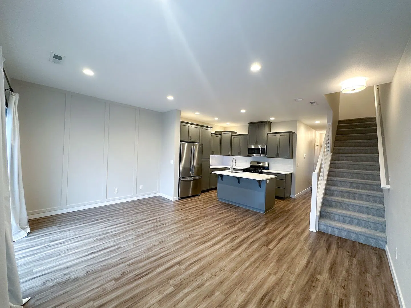 Welcome Home Modern Townhome in South Salem's McKenzie Ridge — Photo 3